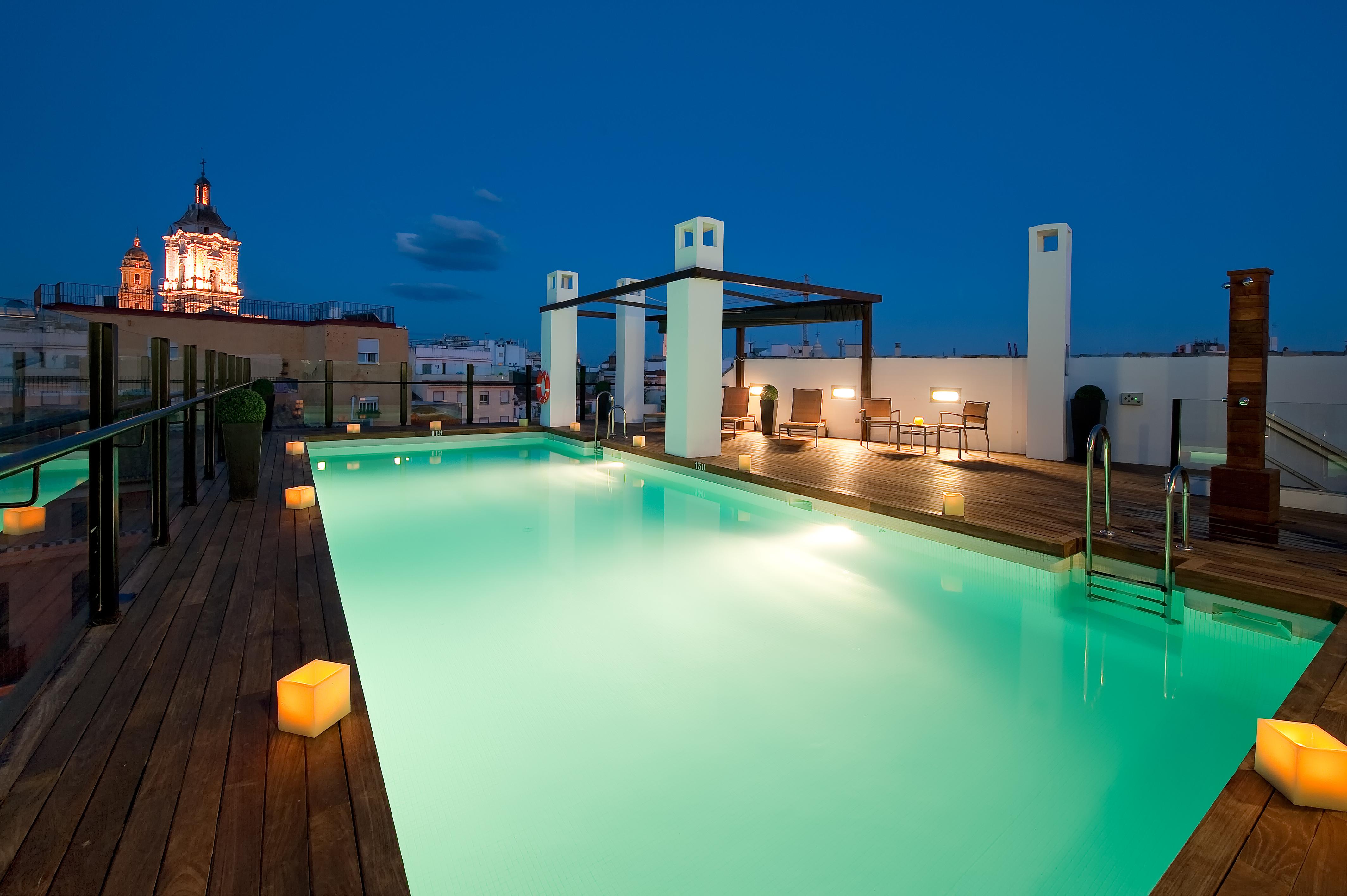 โรงแรมวินชี่ ซีเลคซิออน โปซาด้าเดลปาชิโอ มาลากา ภายนอก รูปภาพ Rooftop pool at Hotel Casa 1800