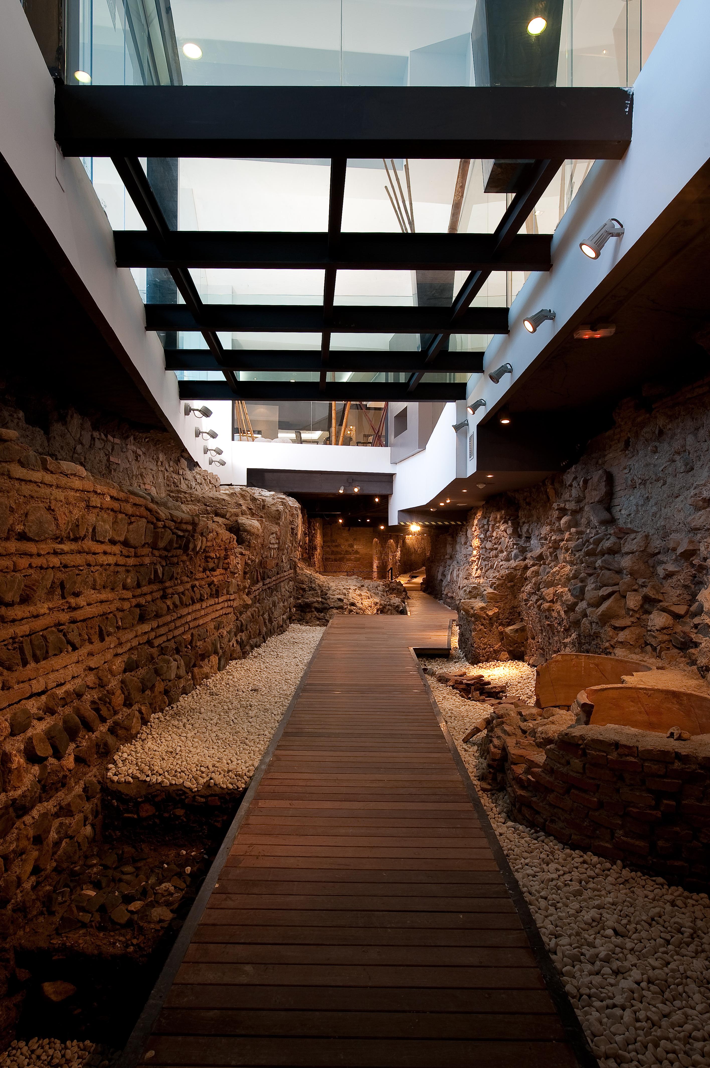 โรงแรมวินชี่ ซีเลคซิออน โปซาด้าเดลปาชิโอ มาลากา ภายนอก รูปภาพ The Roman well