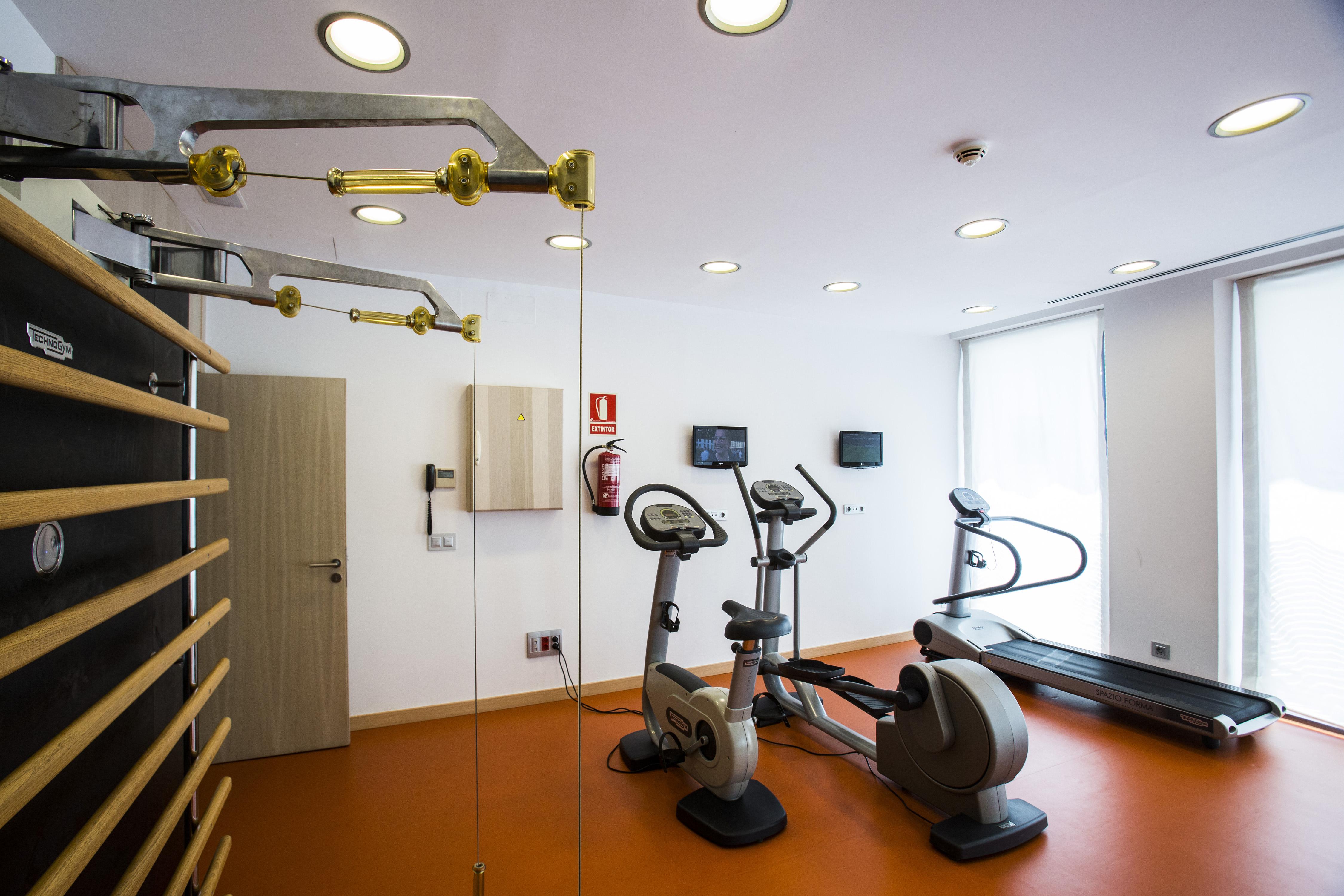 โรงแรมวินชี่ ซีเลคซิออน โปซาด้าเดลปาชิโอ มาลากา ภายนอก รูปภาพ A gym at a hotel